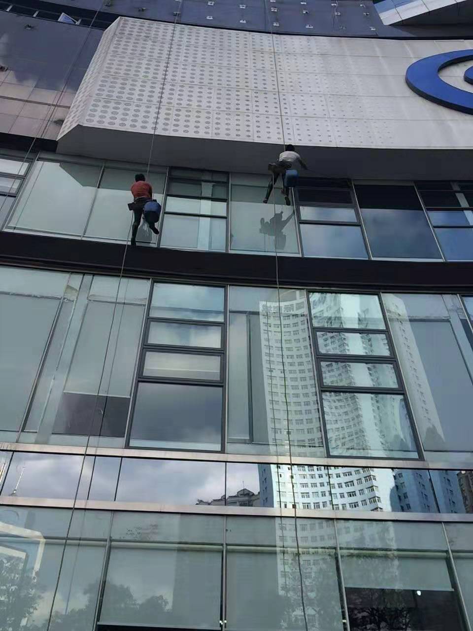 大同興業(yè)銀行外墻清洗